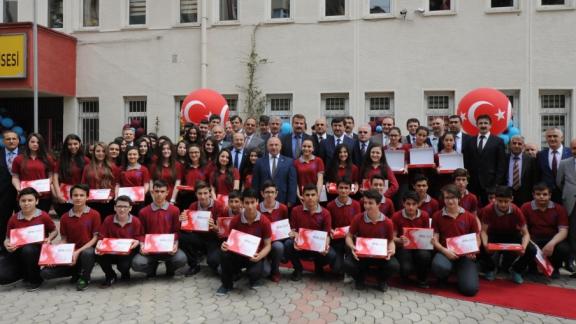 Fatih Projesi kapsamında Erdoğdu Anadolu Lisesinde Tablet Bilgisayar Dağıtım Töreni Düzenlendi.