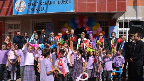 2017-2018 Eğitim-Öğretim Yılı Valimiz Sayın Yücel YAVUZ´ un Ders Zilini Çalmasıyla Başladı.