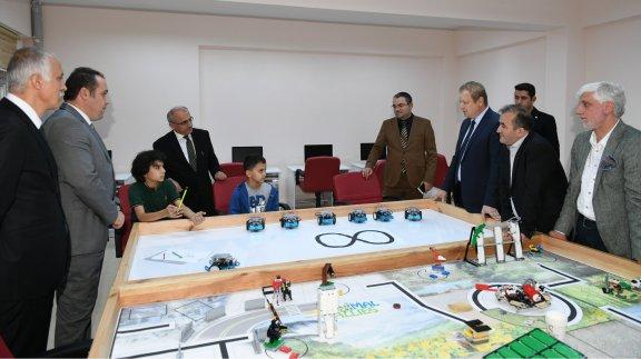 Valimiz Sayın Yücel YAVUZ, Trabzon  Bilgisayar Bilimleri ve Kodlama Eğitim Merkezini Ziyaret Etti.
