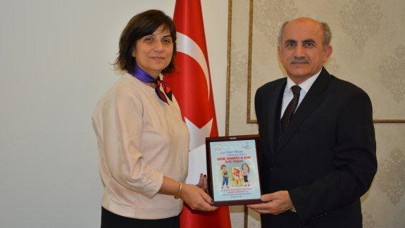 Forum Trabzon AVM Pazarlama Müdürü Esma SEZEROĞLU, Milli Eğitim Müdürümüz Hızır AKTAŞ´ı Ziyaret Etti.