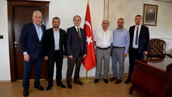 Trabzon Ticaret ve Sanayi Odası Eğitim Komisyonu Başkanı ve Üyeleri Milli Eğitim Müdürümüz Hızır AKTAŞı Ziyaret Ettiler.