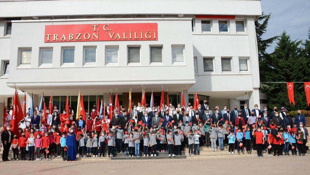 İlköğretim Haftası Çaykara Zeki Bilge Ortaokulunda Gerçekleştirilen Törenle Kutlandı