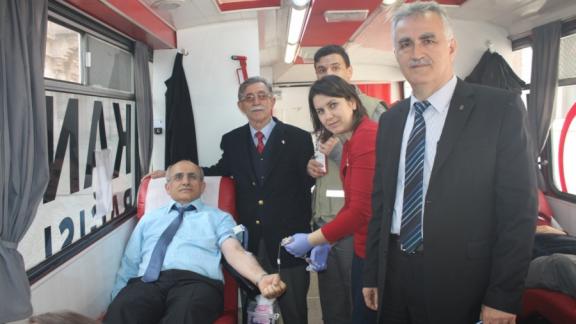 İl Milli Eğitim Müdürümüz Hızır Aktaş Kan Bağışı Kampanyasına Katıldı.