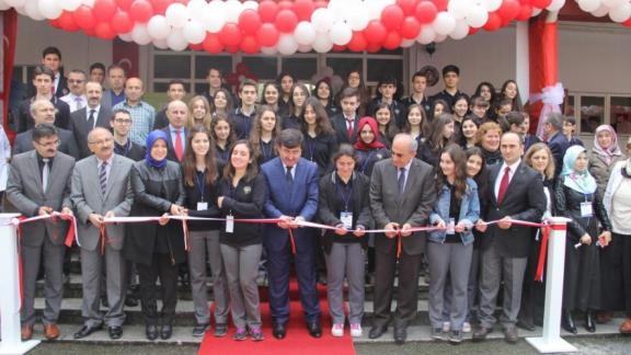 Valimiz Sayın Abdil Celil Öz, TÜBİTAK Bölge Finalinde Birincilik Alan Öğrencilere Ödüllerini Verdi.