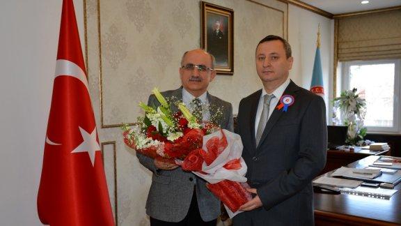 Trabzon Vergi Dairesi Başkanı Ayhan YAMAN ve Beraberindekiler Vergi Haftası Dolayısıyla Milli Eğitim Müdürümüz Hızır AKTAŞı Ziyaret Ettiler.   