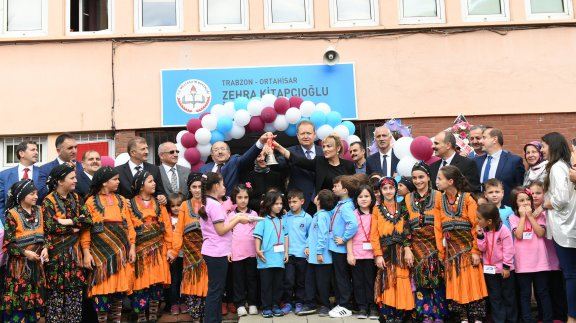 2018-2019 Eğitim-Öğretim Yılı Valimiz Sayın Yücel YAVUZun Ders Zilini Çalmasıyla Başladı.