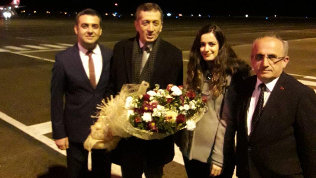 Bakanımız Sayın Ziya SELÇUK´u  Trabzon Havaalanında Karşıladık
