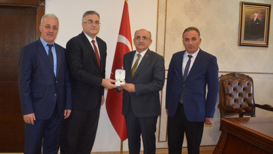 Trabzon Koop İş Sendikası Şube Yöneticileri Müdürümüz Hızır AKTAŞ´ı Makamında Ziyaret Ettiler