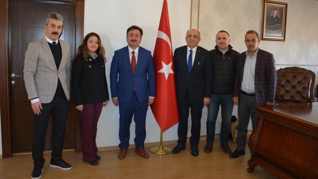 Düzköy İlçe Millî Eğitim Müdürü ve Beraberindekiler Müdürümüz Hızır AKTAŞ´ı Makamında Ziyaret Etti
