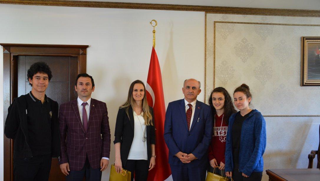 Müdürümüz Hızır AKTAŞ, Çeşitli Yarışmalarda Dereceye Giren  Trabzon Merkez Fen Lisesi Öğrencilerini Makamında Ağırladı