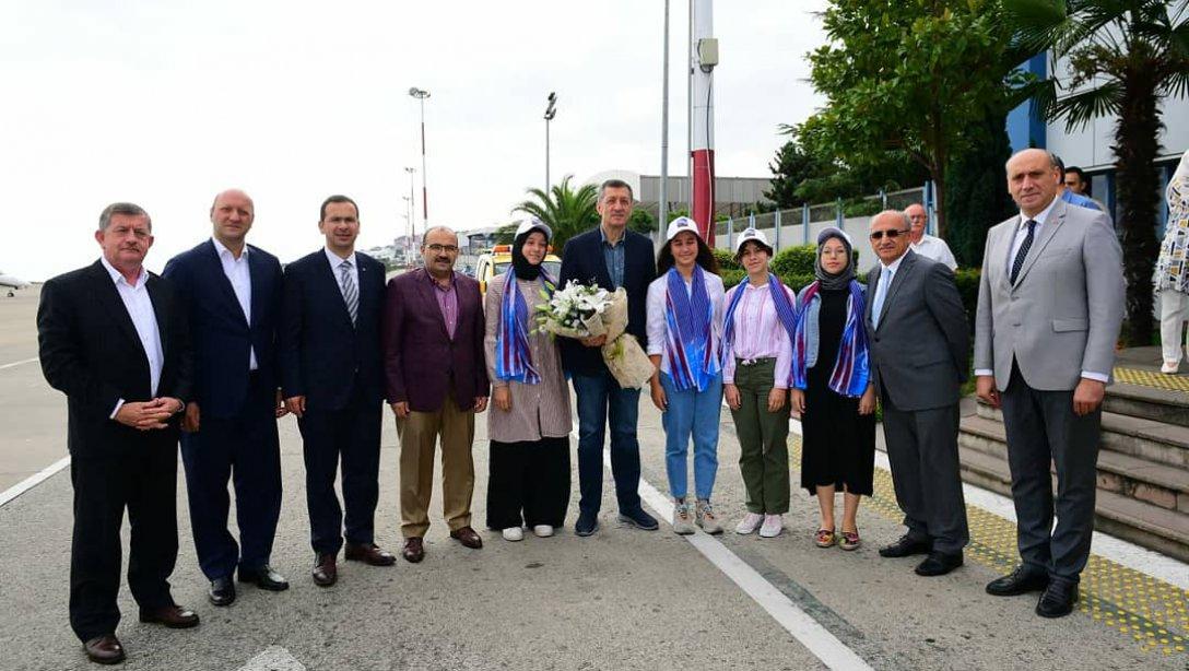 Bakanımız Sayın Ziya SELÇUK, Trabzon Düzköy Doğa Kampı'nda Öğrencilerle Buluştu