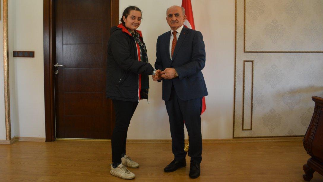 Sıfır Atık Proje Yarışmasında Türkiye 2.ncisi Olan Öğrencimizden Müdürümüz Hızır AKTAŞ'a Zİyaret
