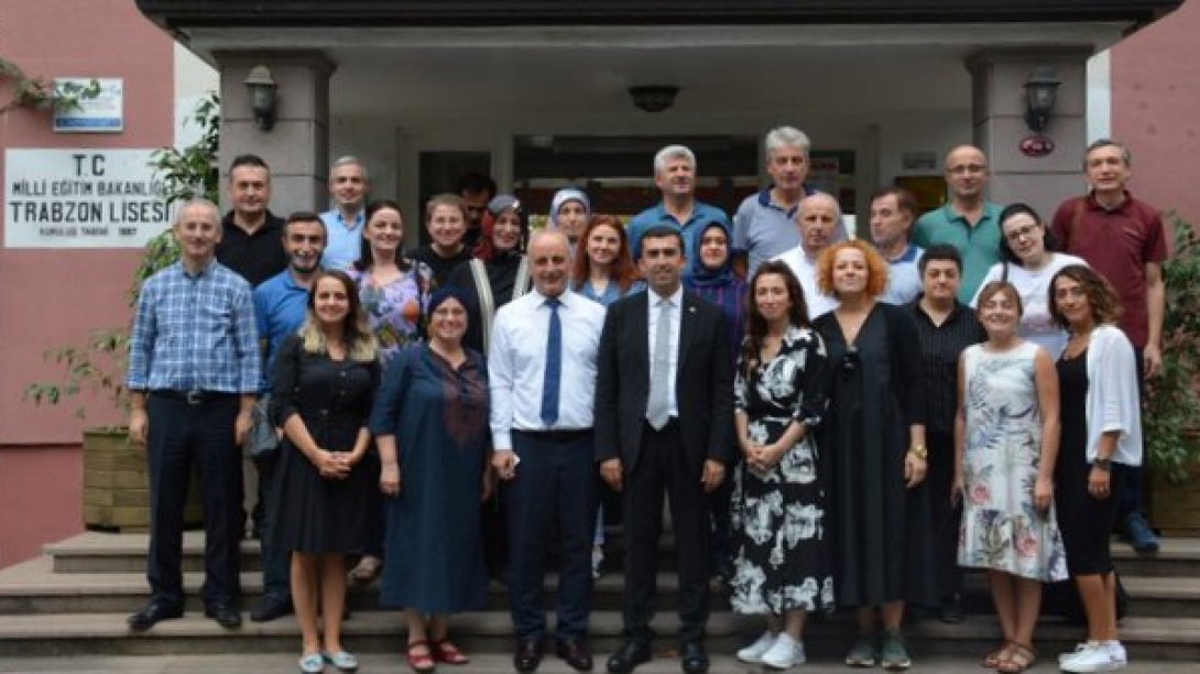 Mesleki Çalışma Haftası'nda Trabzon Merkez Fen Lisesine Müdürümüzden Ziyaret 