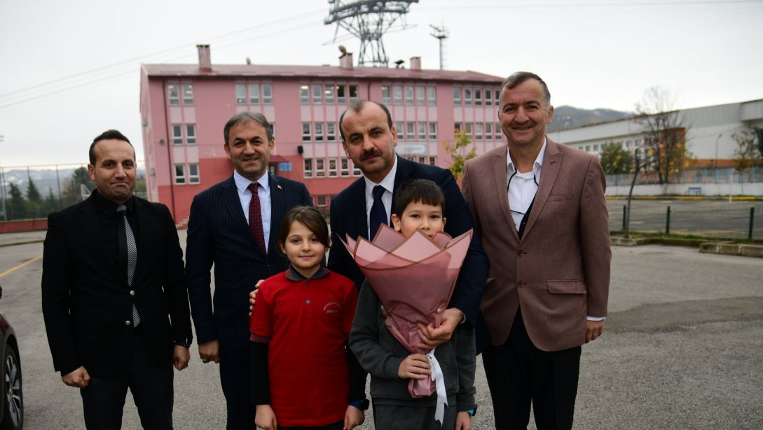 İl Millî Eğitim Müdürümüz Hasan Uygun, Beşikdüzü Merkez İlkokulunu Ziyaret Etti