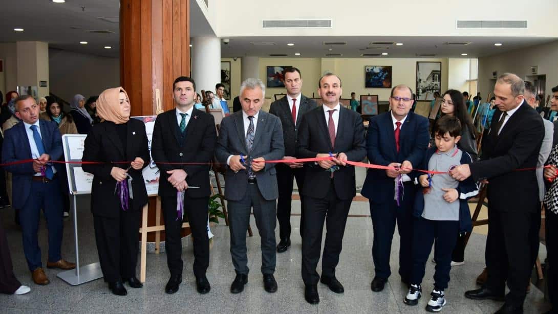 İL MİLLÎ EĞİTİM MÜDÜRÜMÜZ HASAN UYGUN, KUTLUGÜN ORTAOKULU YIL SONU RESİM SERGİSİ'NE KATILDI