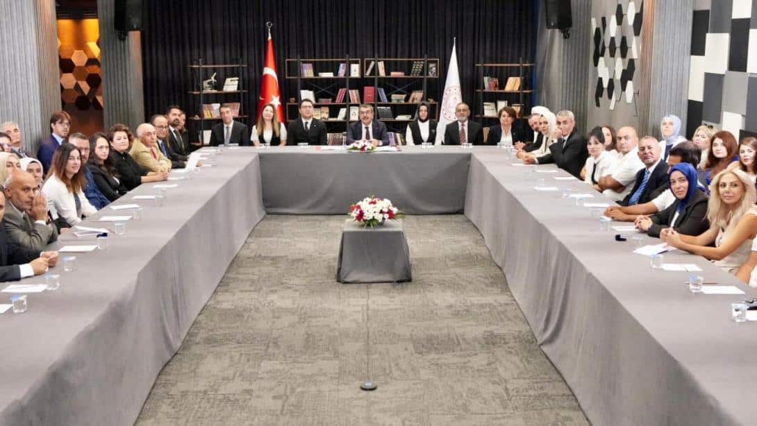 BAKAN TEKİN, EYLÜL AYI MESLEKİ ÇALIŞMA PROGRAMI CANLI YAYININDA ÖĞRETMENLERE HİTAP ETTİ