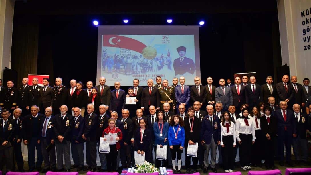CUMHURİYETİMİZİN KURULUŞUNUN 102. YIL DÖNÜMÜ TRABZON'DA COŞKUYLA KUTLANDI