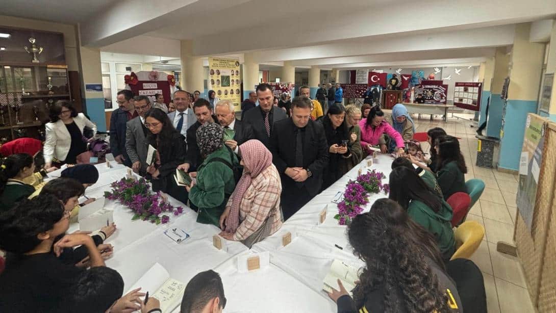 DİLİMİZİN ZENGİNLİKLERİ – SUYA YAZANLAR ATÖLYESİNDE KÜÇÜK YAZARLARIN BÜYÜK HEYECANI