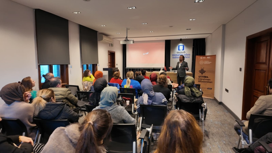 ŞEHİR KÜLTÜRÜ VE İLETİŞİM KONUSU SÖYLEŞİDE ELE ALINDI